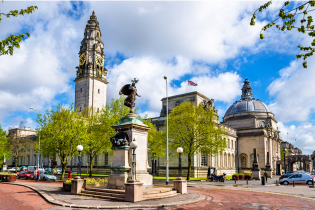 Photograph of Cardiff City Hall in the sunshine