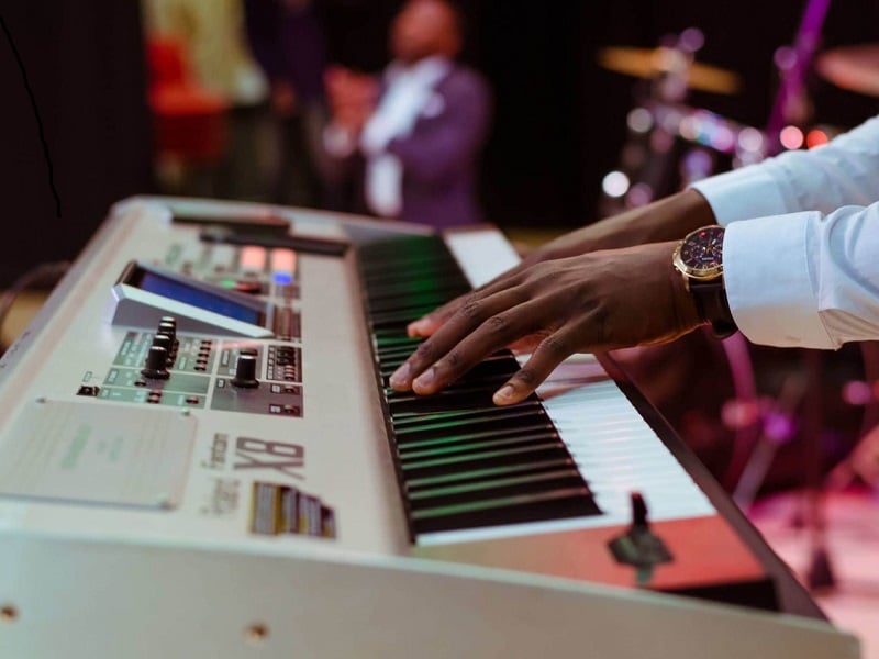 Photograph of a person's hands on an electronic keyboard
