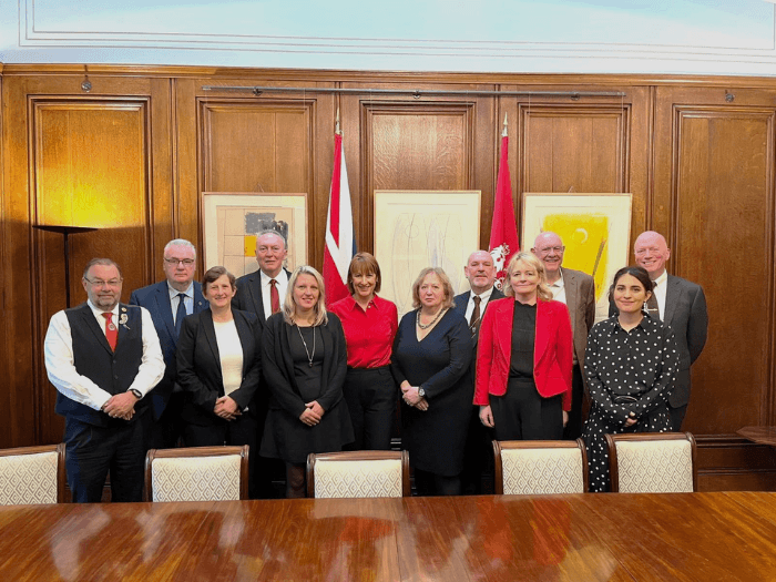 Eleven General Secretaries from Labour-affiliated unions stood alongside Chancellor Rachel Reeves, who was positioned in the centre, in a formal meeting room at Downing Street.
